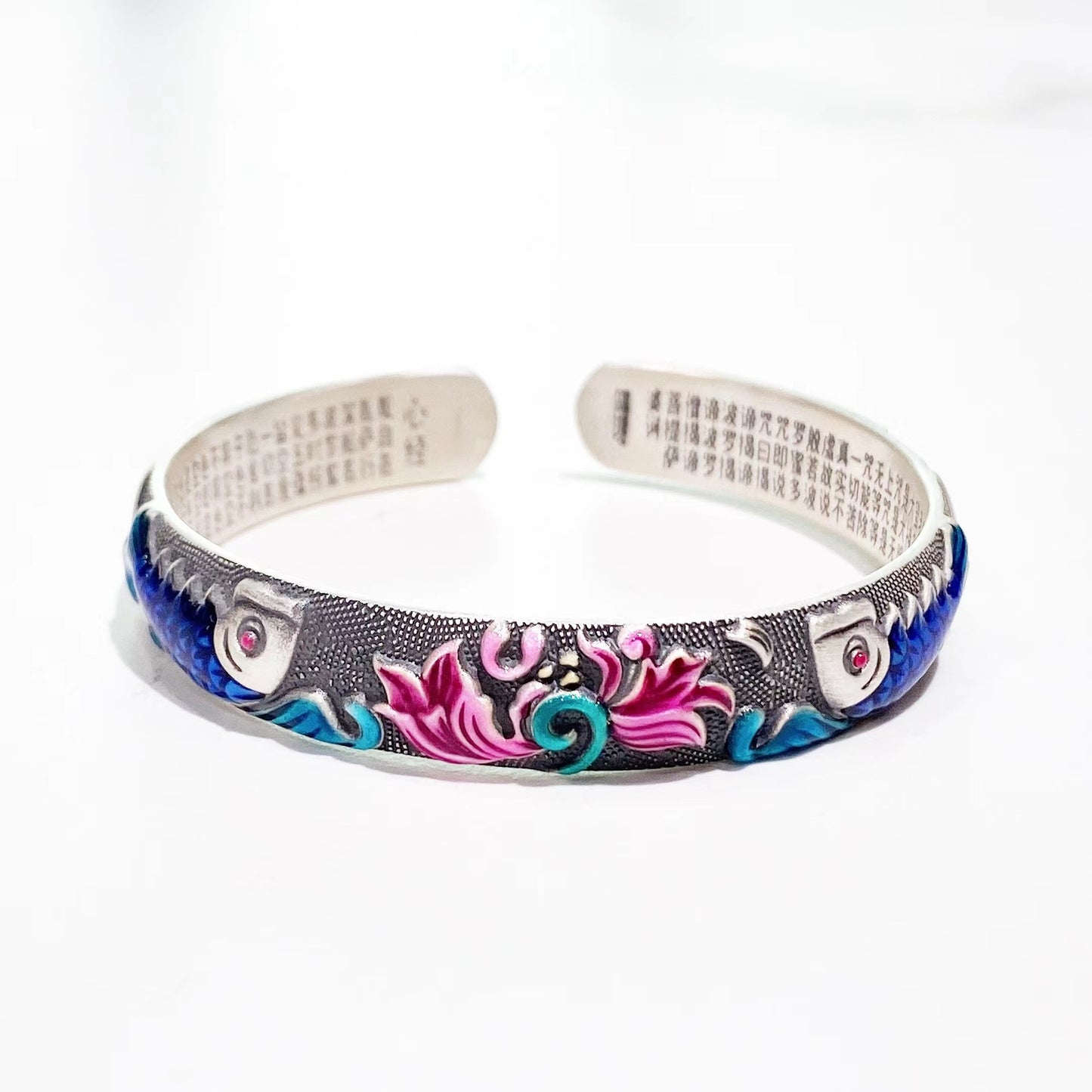 Pulsera de plata de ley con el Sutra del Corazón de la Carpa Esmaltada
