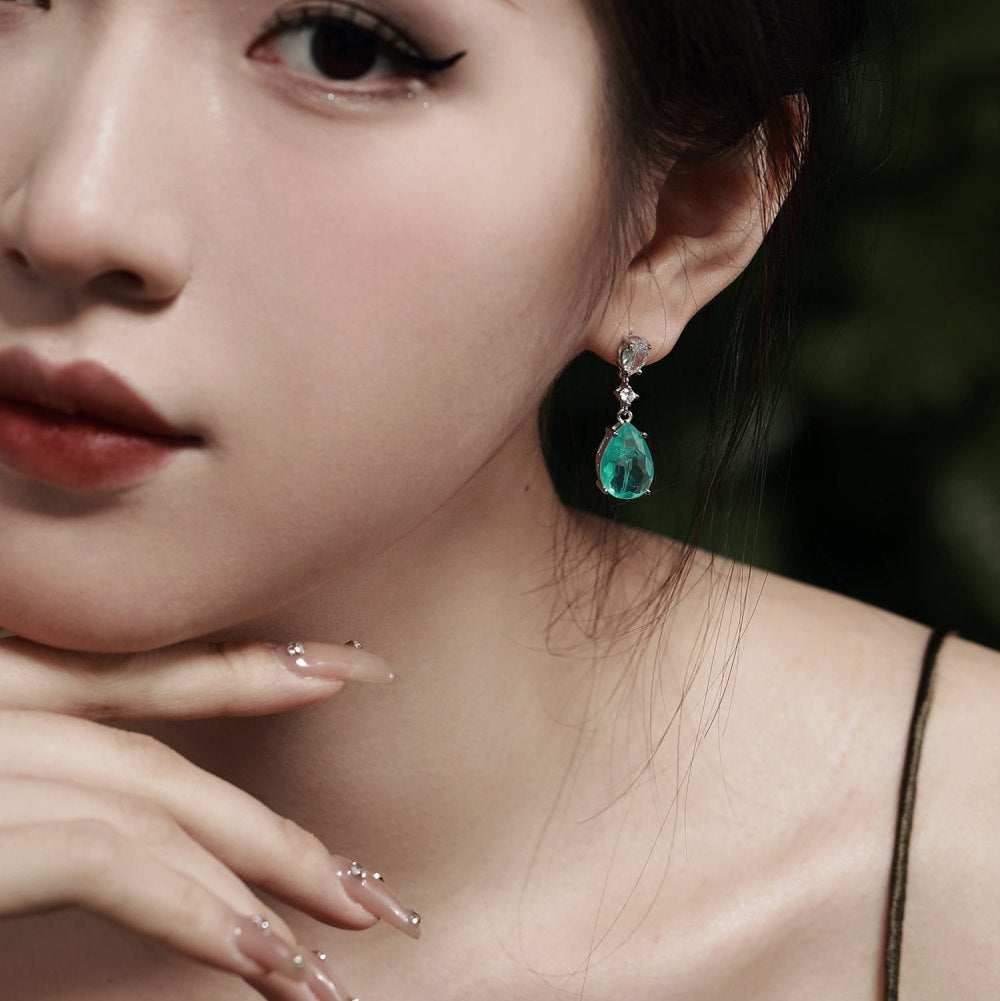 Elegantes pendientes de lágrima verde