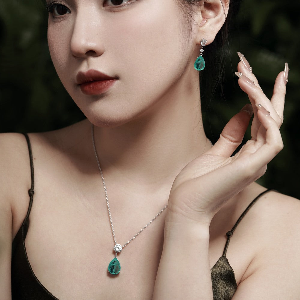 Elegantes pendientes de lágrima verde