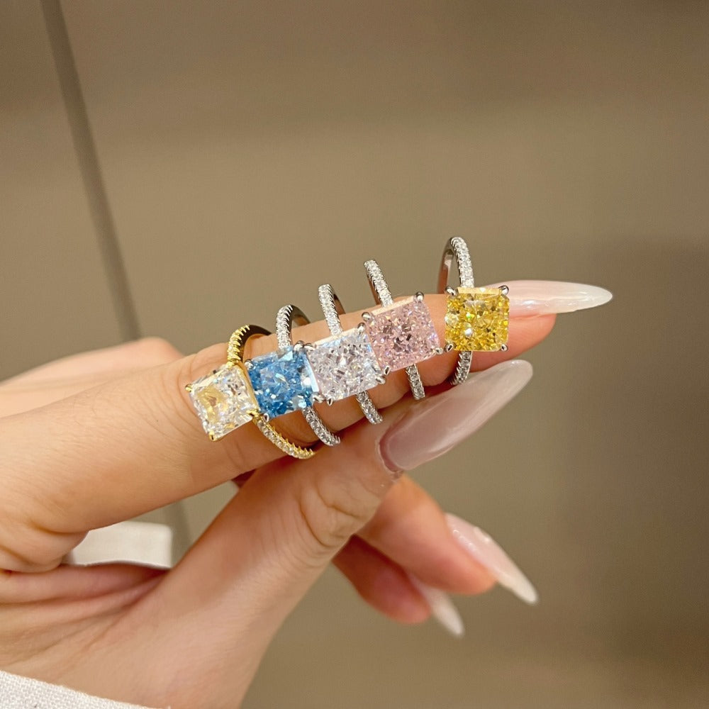Anillo de circonita con corte de flor de hielo clásico y moderno