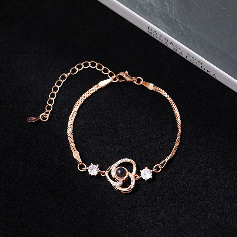 Pulsera con proyección de fotos de circonitas en forma de corazón