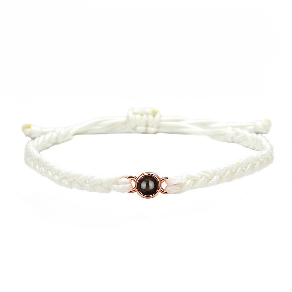 Pulsera tejida a mano con proyección de fotos