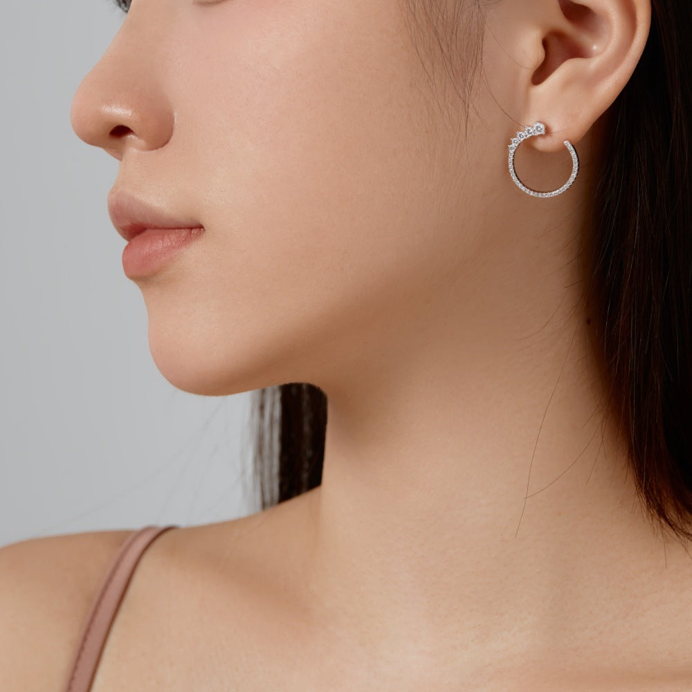 Pendientes de circonitas micropavimentadas con diseño de aro de moda