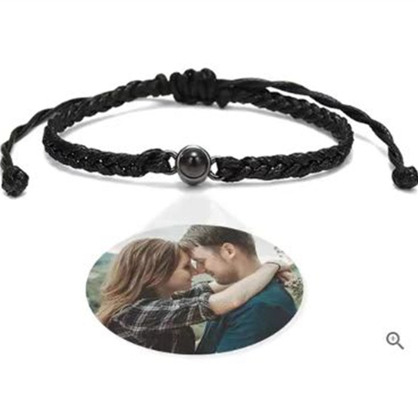 Pulsera tejida con proyección de lenguaje fotográfico