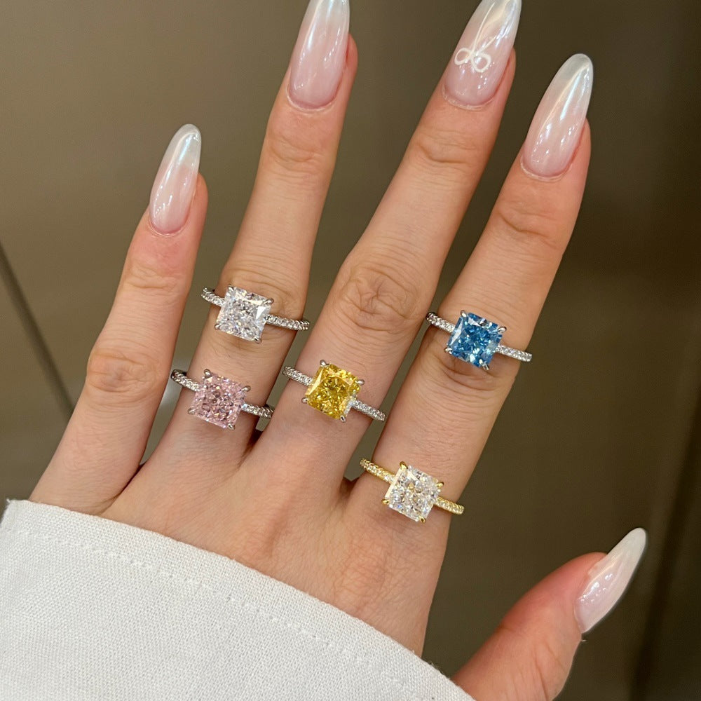 Anillo de circonita con corte de flor de hielo clásico y moderno