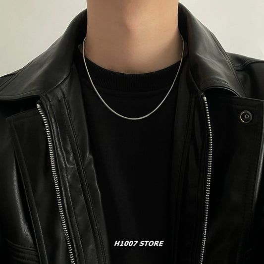 Collar de cadena con hueso de serpiente de moda