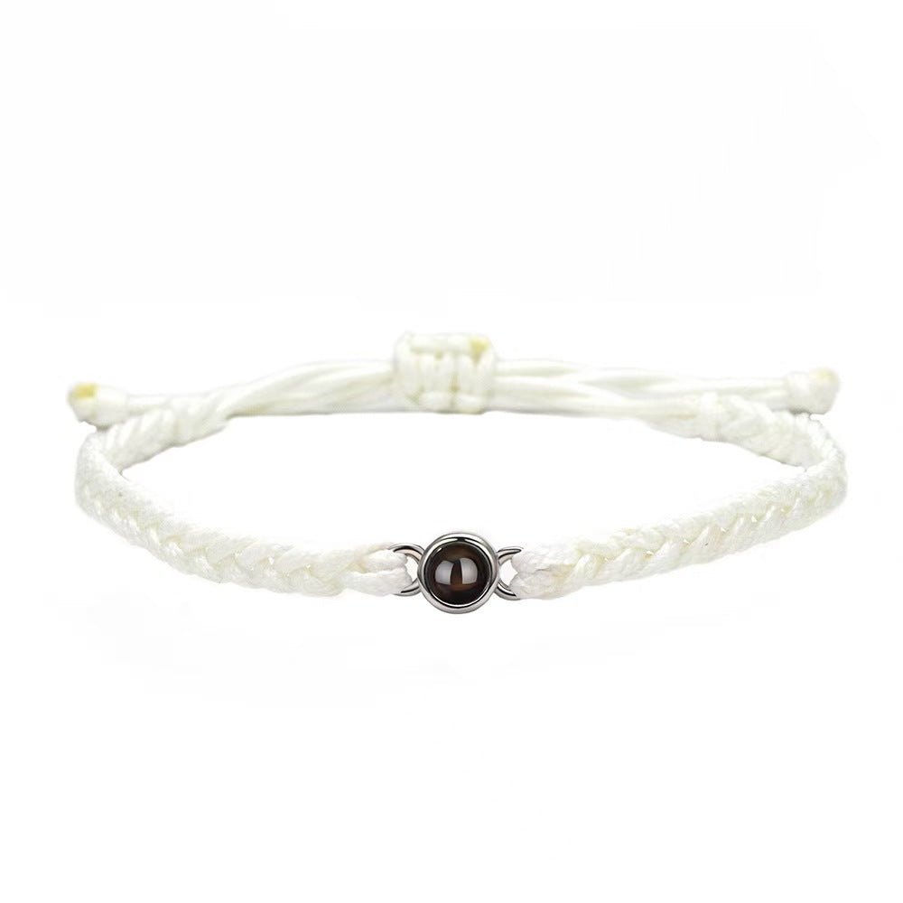 Pulsera tejida a mano con proyección de fotos