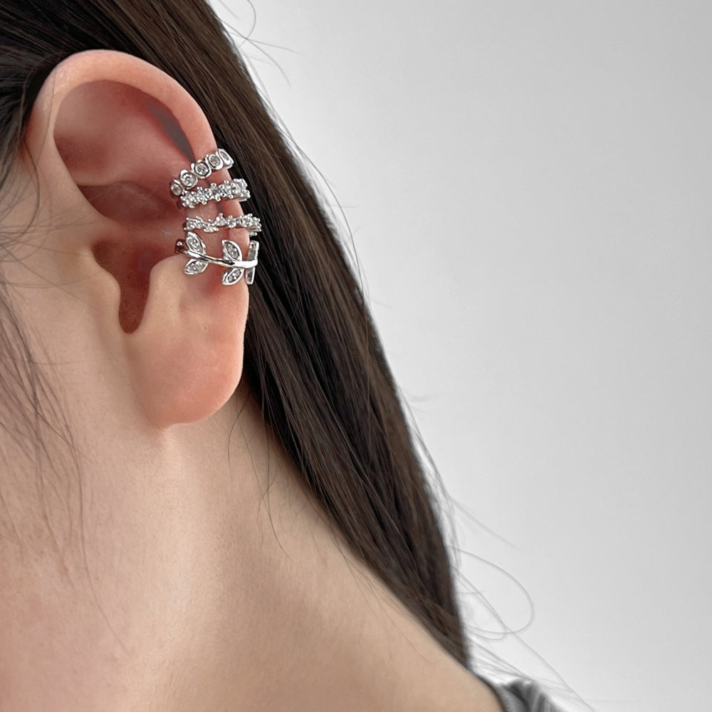 Clips para orejas de circonitas brillantes, modernos y personalizados.