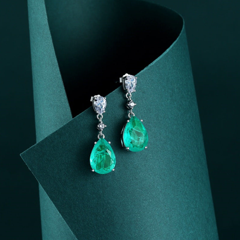 Elegantes pendientes de lágrima verde