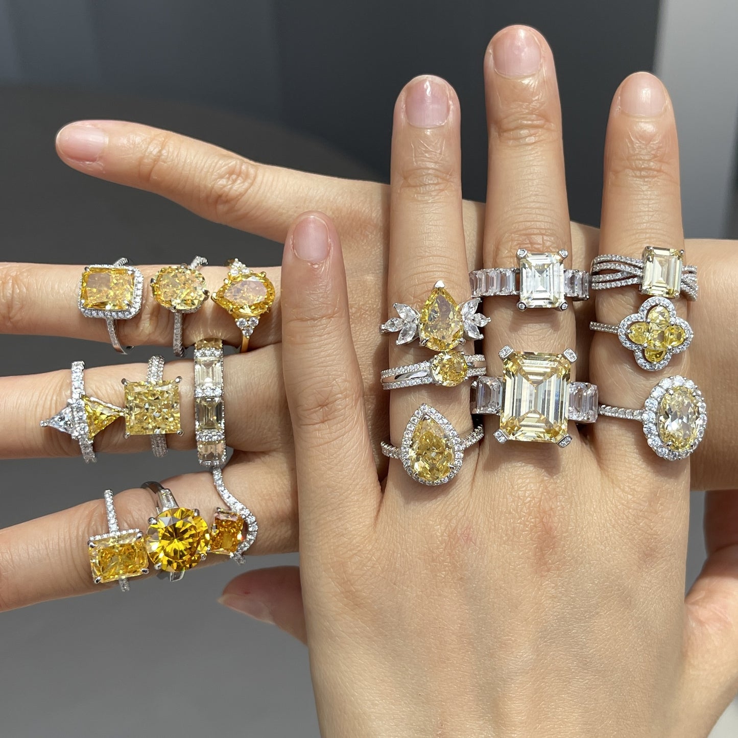 Anillo clásico de circonita con diamante de alto carbono y corte de flor de hielo brillante y noble