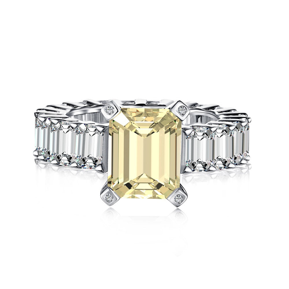 Anillo clásico de circonita con diamante de alto carbono y corte de flor de hielo brillante y noble
