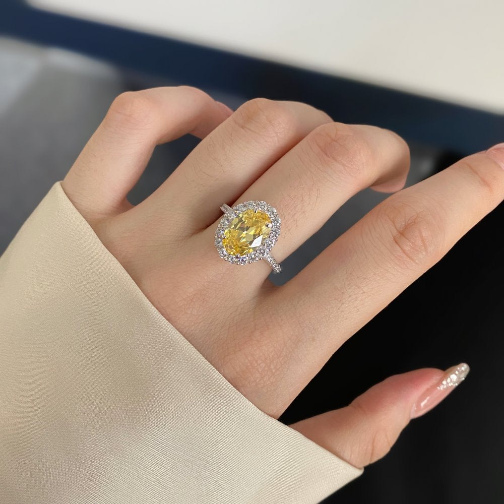 Anillo clásico de circonita con diamante de alto carbono y corte de flor de hielo brillante y noble
