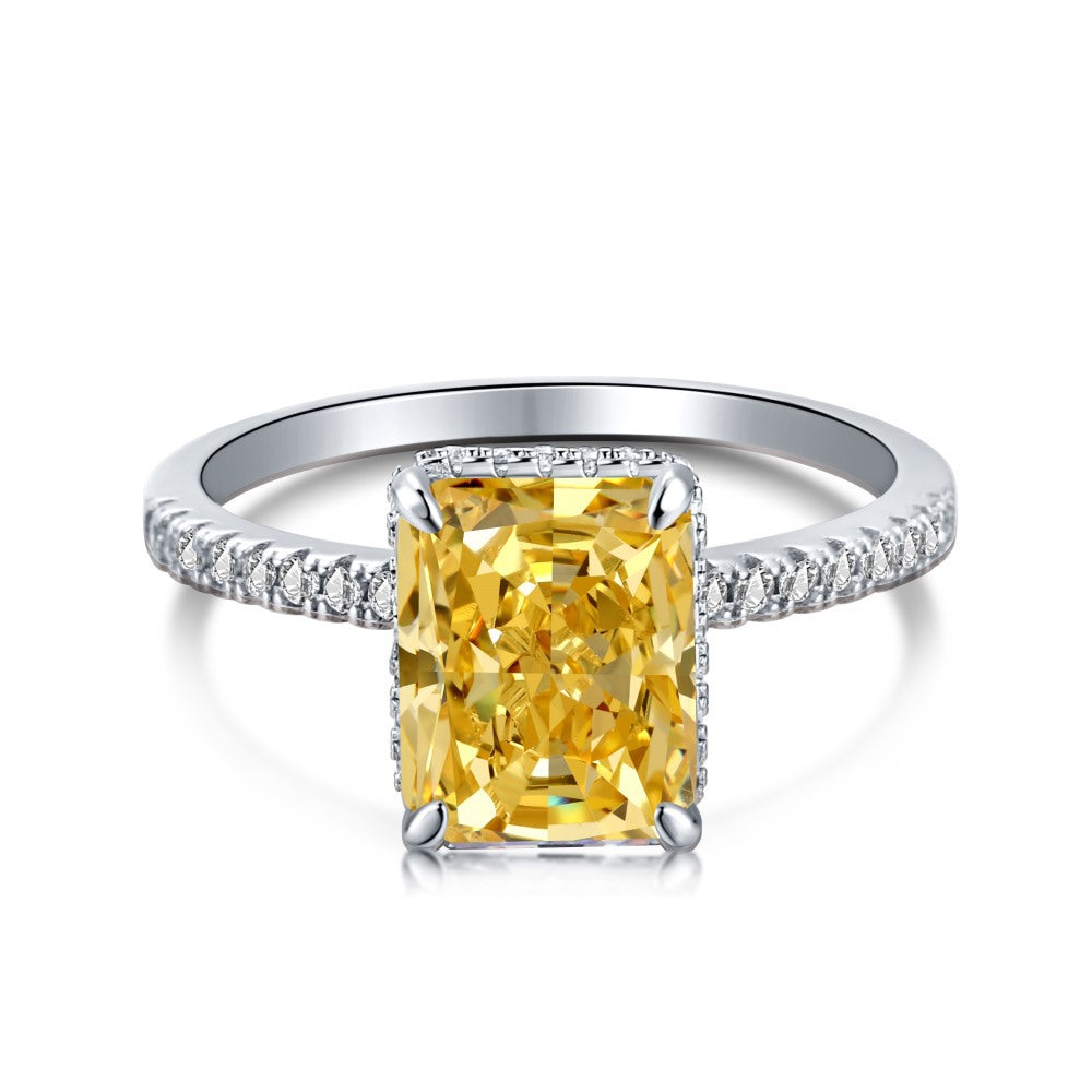 Anillo clásico de circonita con diamante de alto carbono y corte de flor de hielo brillante y noble