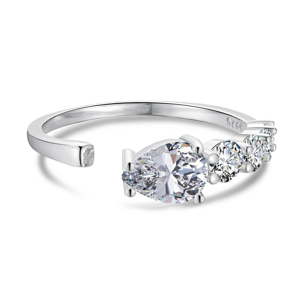 Anillo de diamantes en espiral moderno y personalizado.