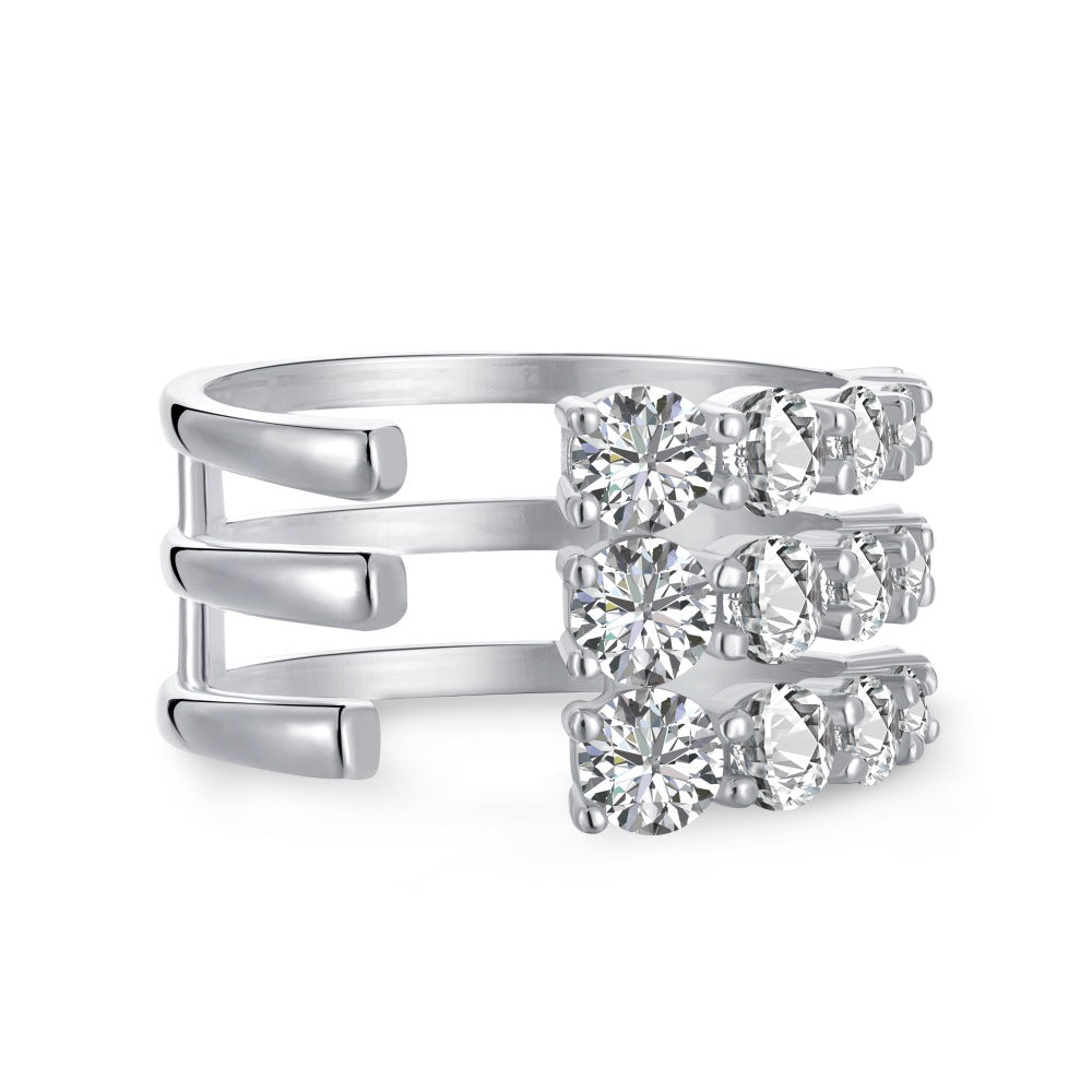 Anillo de diamantes en espiral moderno y personalizado.