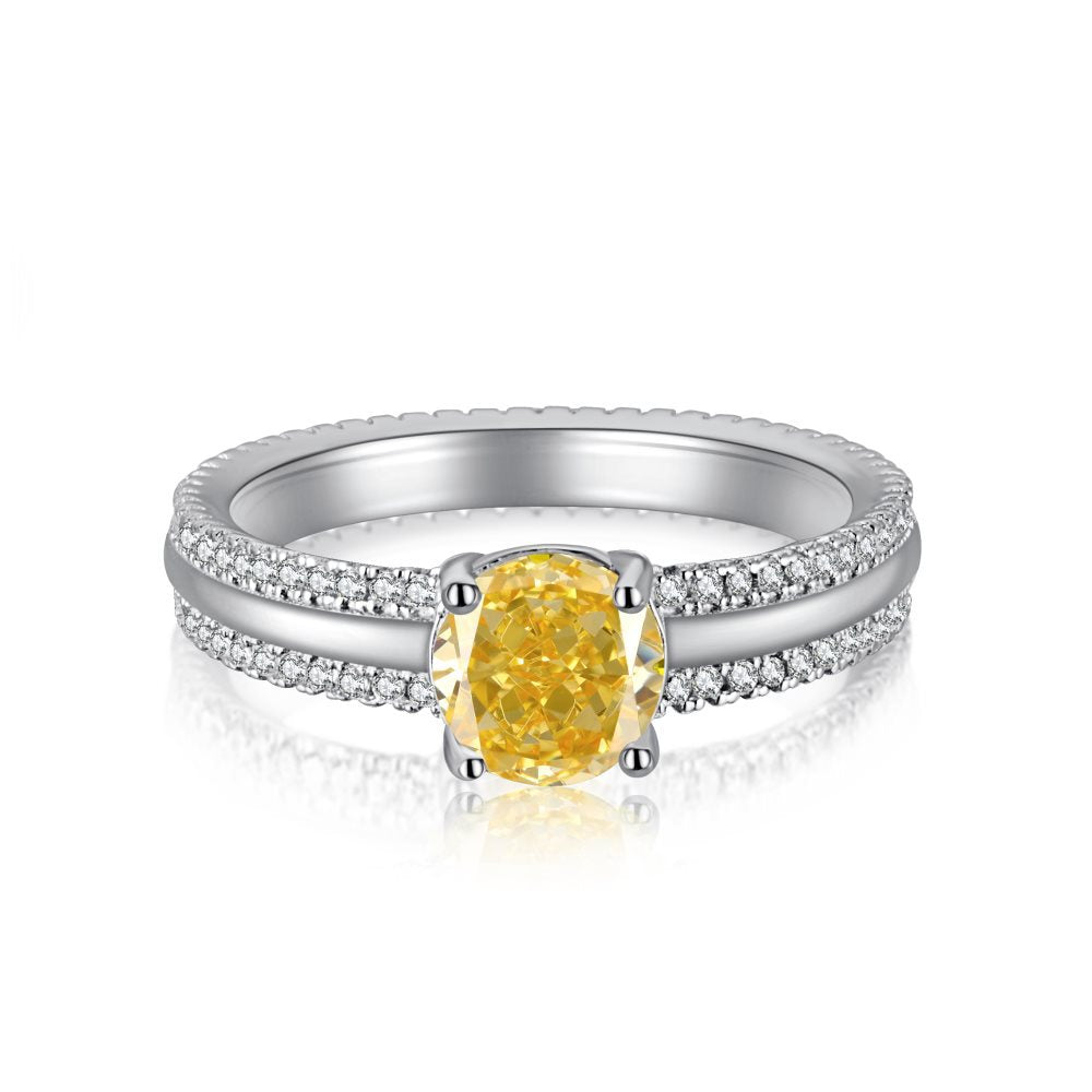 Anillo clásico de circonita con diamante de alto carbono y corte de flor de hielo brillante y noble
