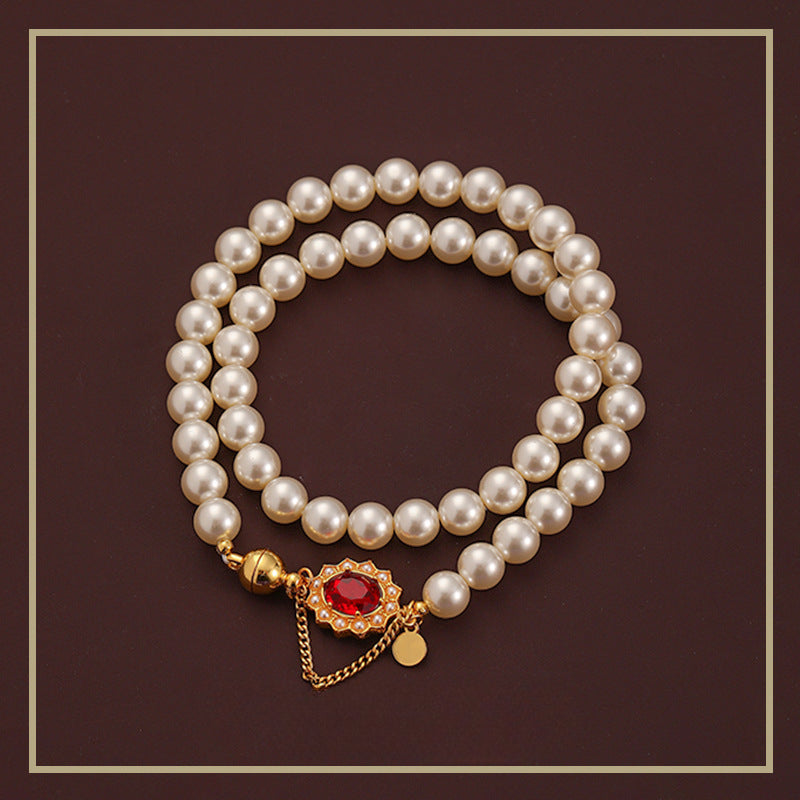 Collar de perlas con cierre magnético retro de alta gama.