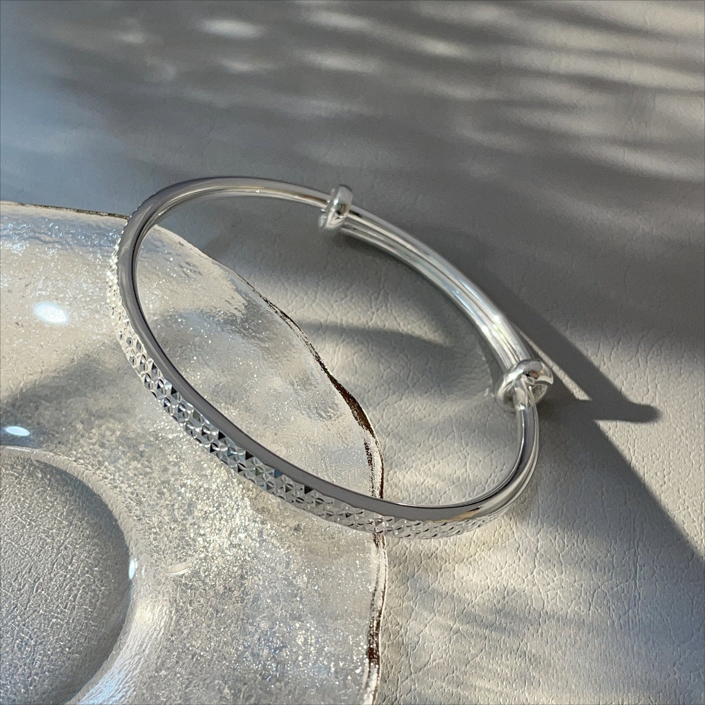 Pulsera de plata de ley con diseño de triángulos chinoiserie