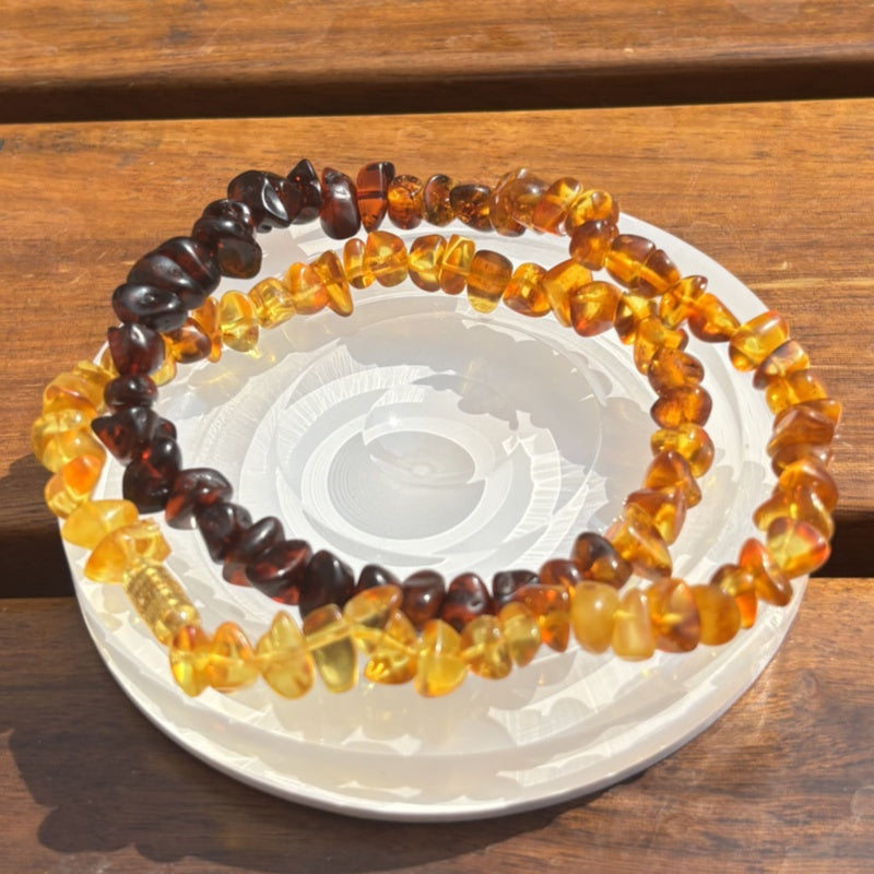 Rainbow conformal amber necklace