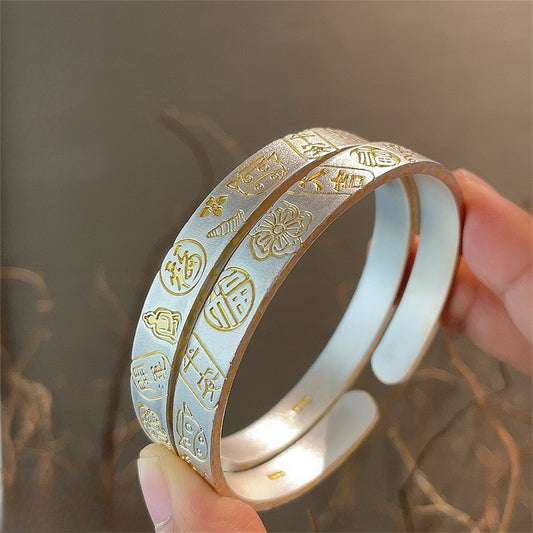 Pulsera de plata pulida con tigre pacífico pintado en oro