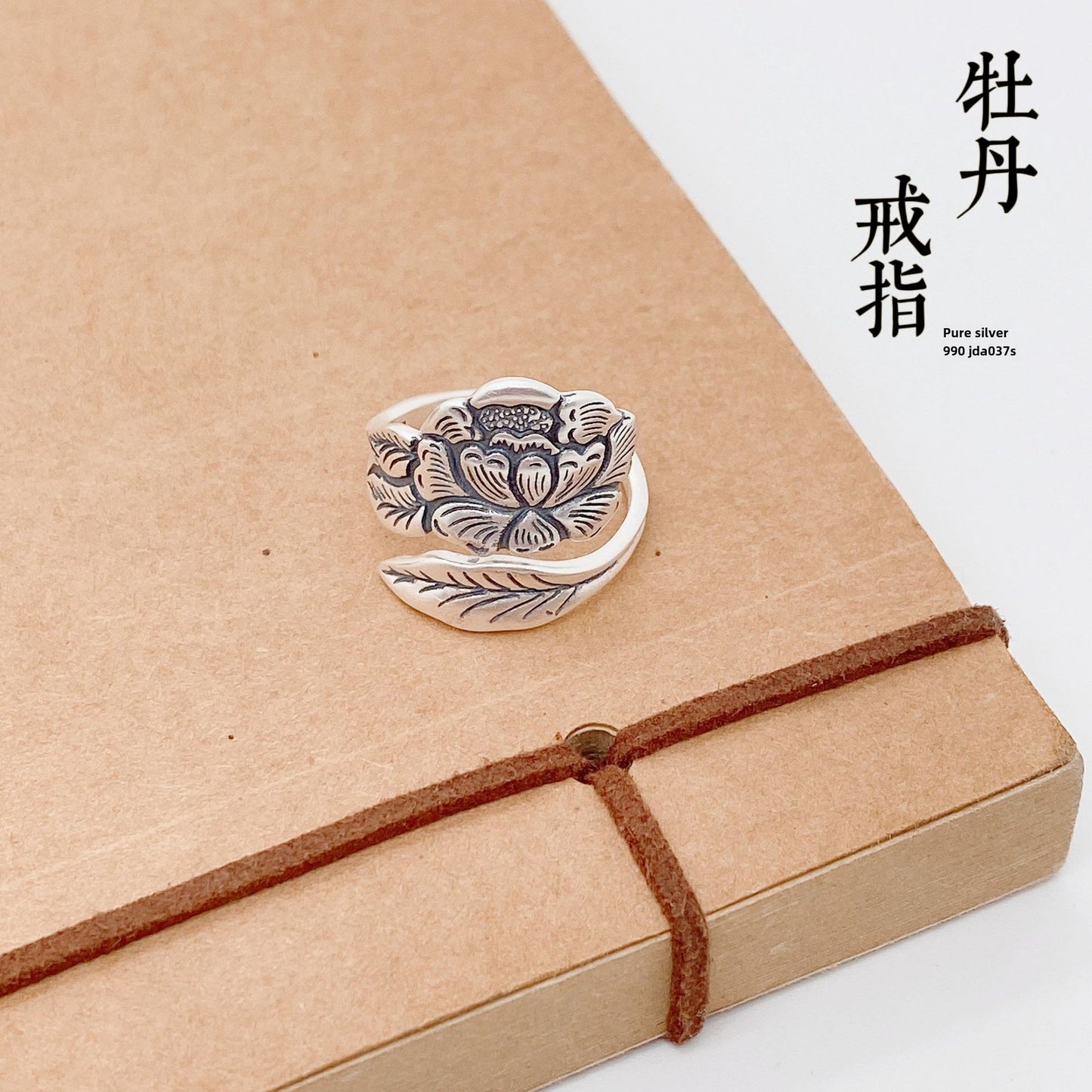 Anillo de plata de ley con peonía de moda