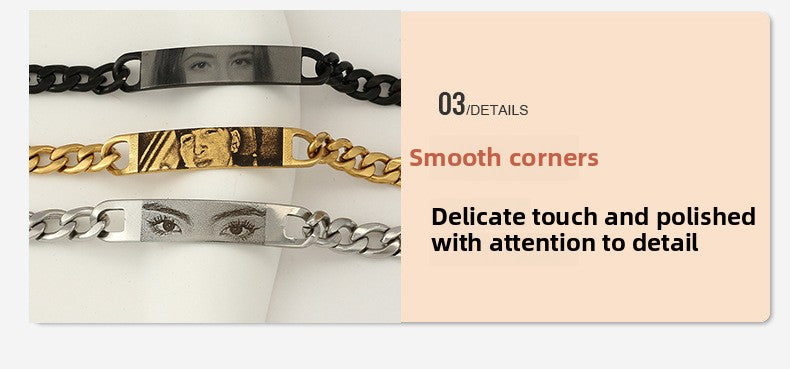 Pulsera personalizada con texto e imagen grabados y ojos.