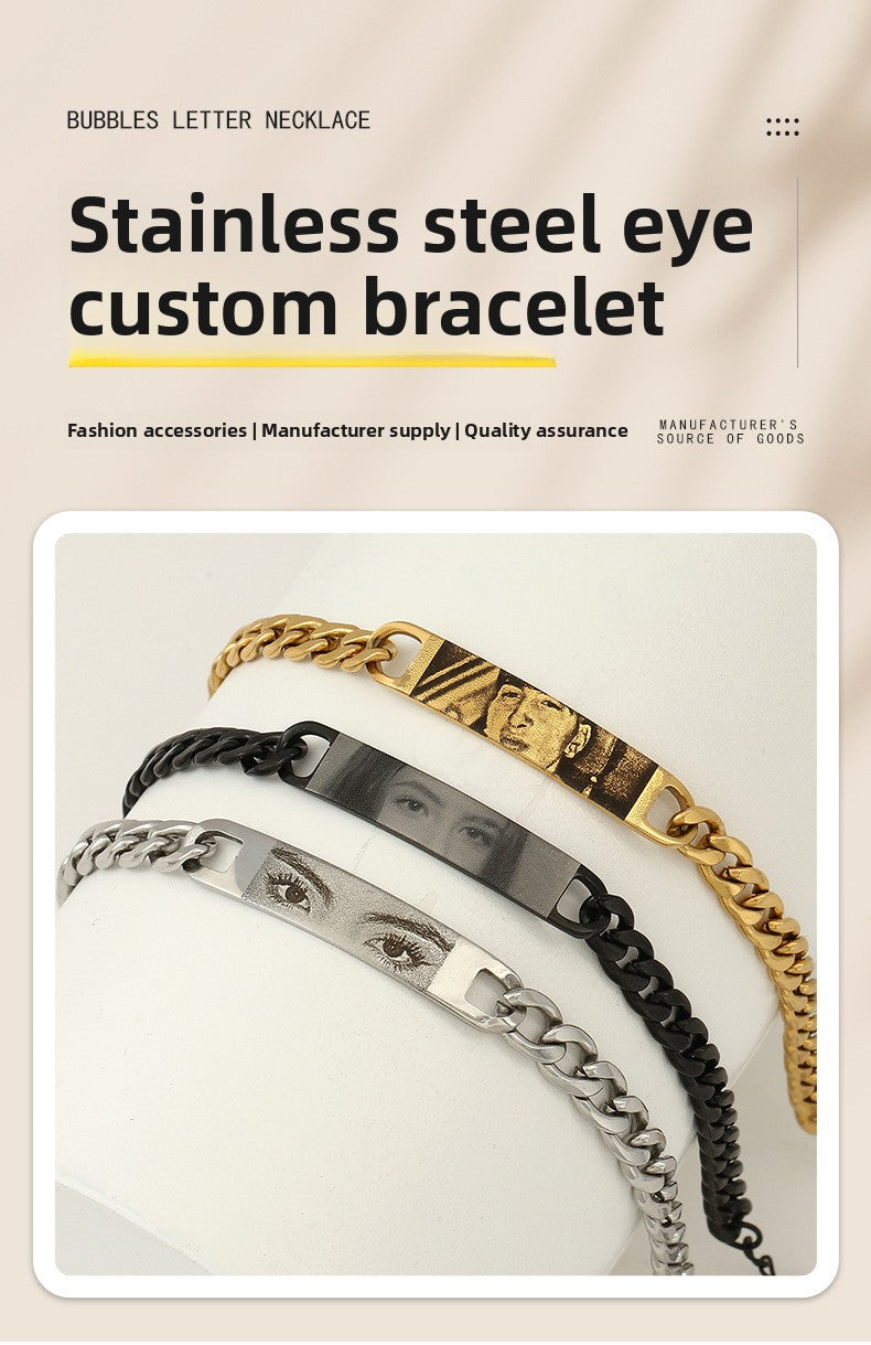 Pulsera personalizada con texto e imagen grabados y ojos.