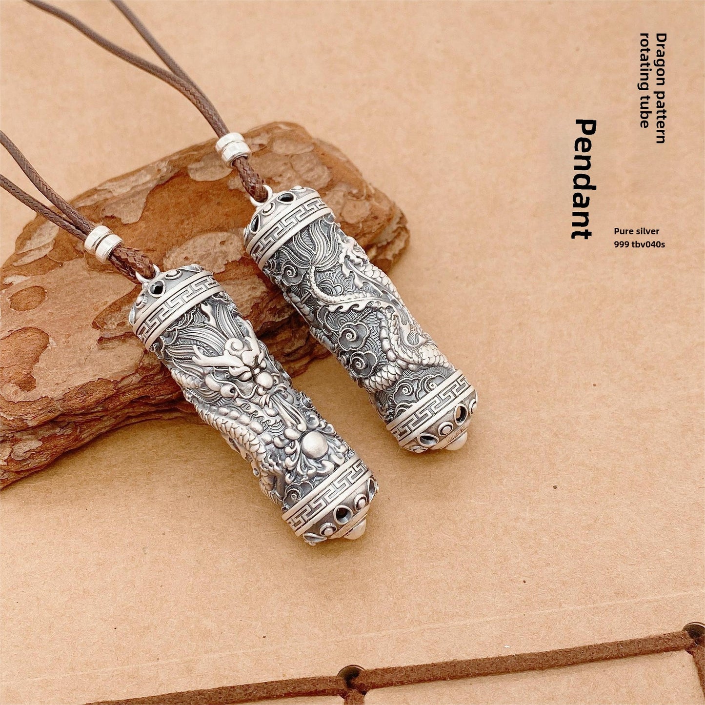 Colgante de plata de ley cilíndrico con diseño de dragón