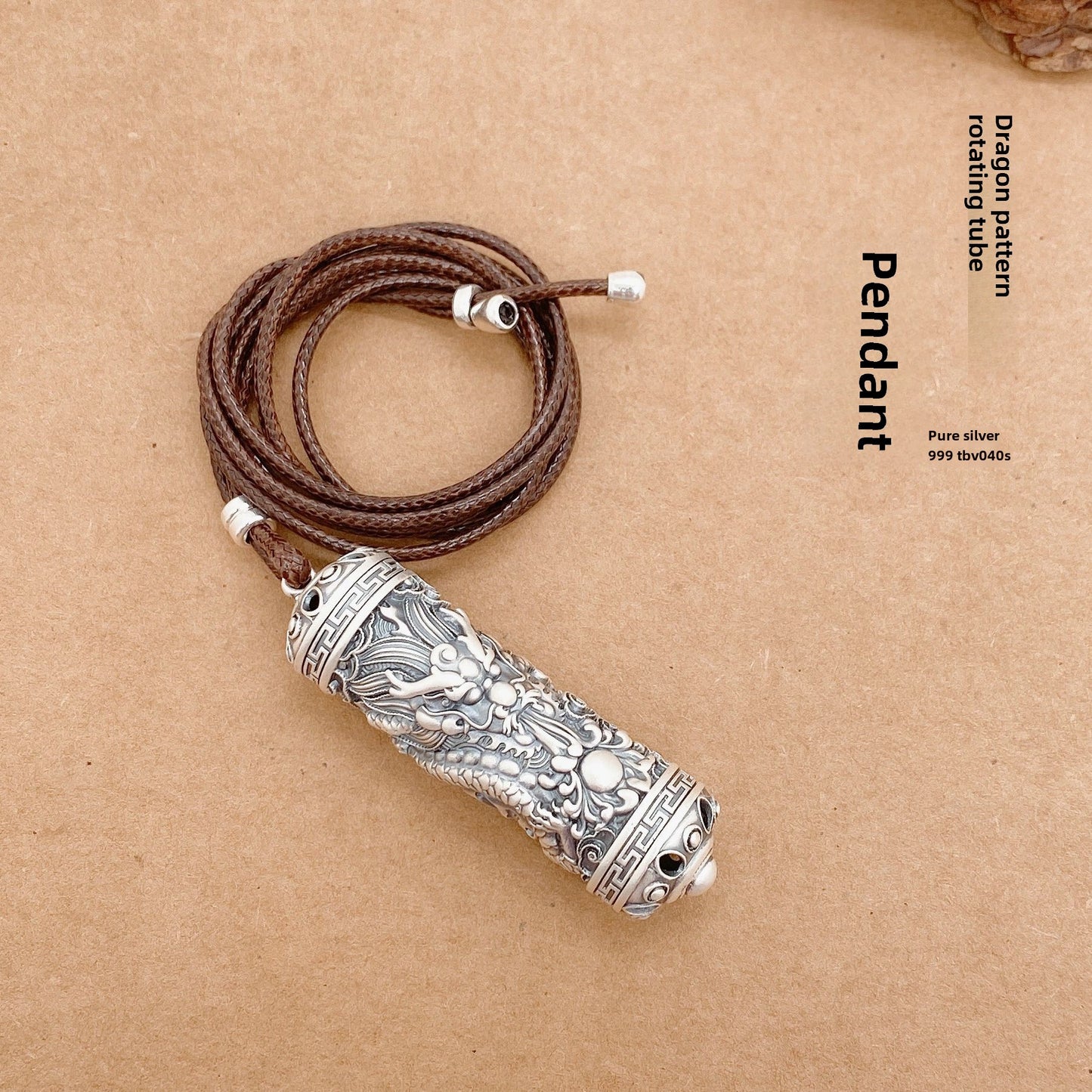 Colgante de plata de ley cilíndrico con diseño de dragón