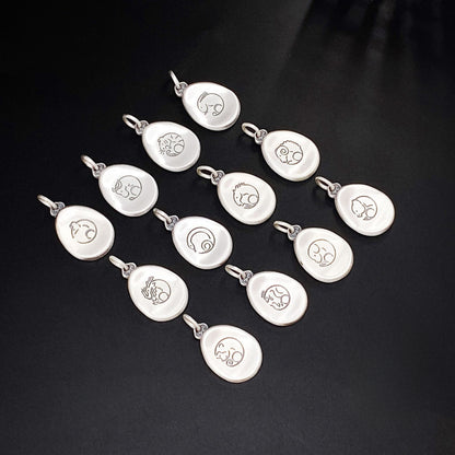 Colgante de plata con el símbolo de la paz del zodíaco chino