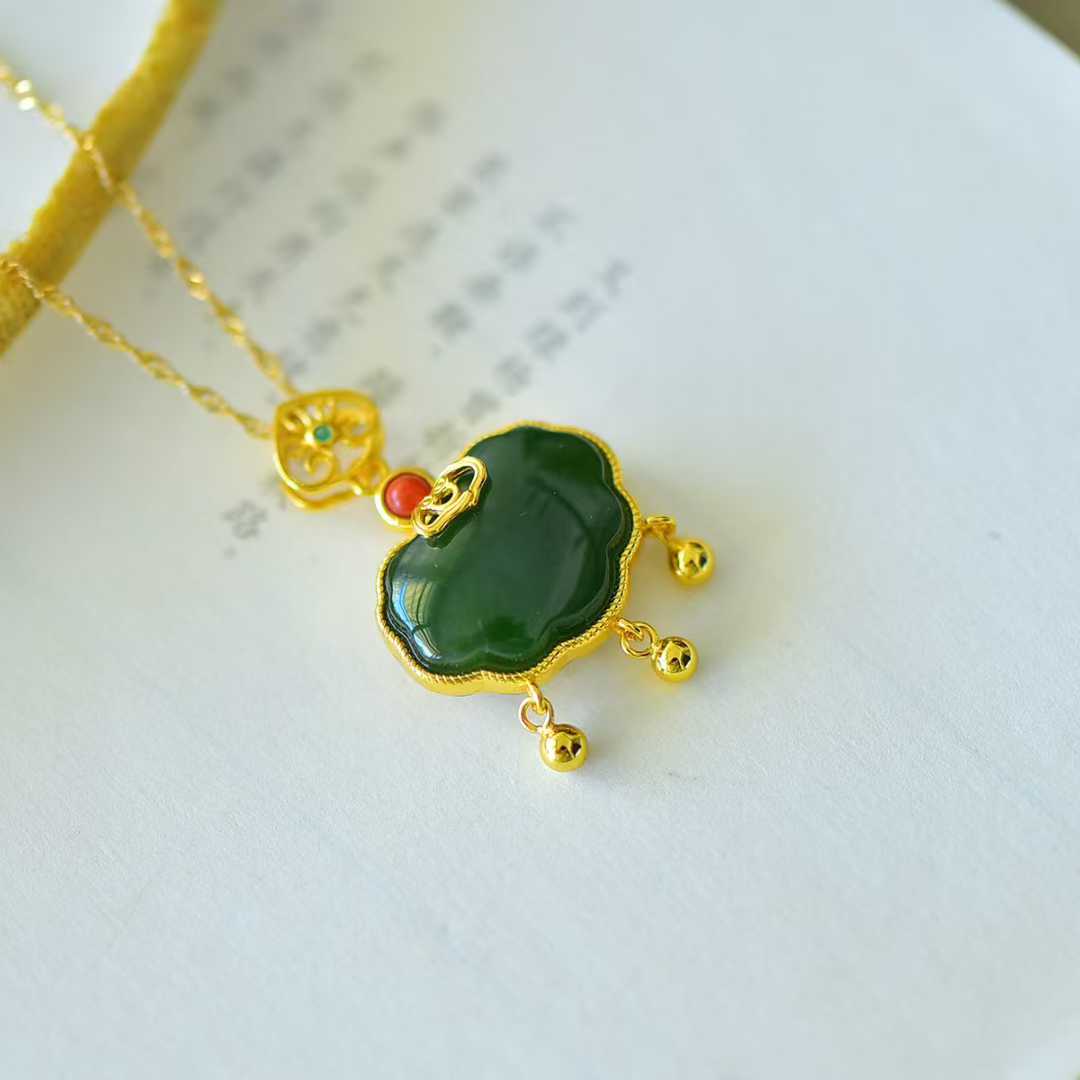 925 Silver Inlaid Hetian Spinach Green Nephrite Ruyi Lock Pendant (with Silver Chain)