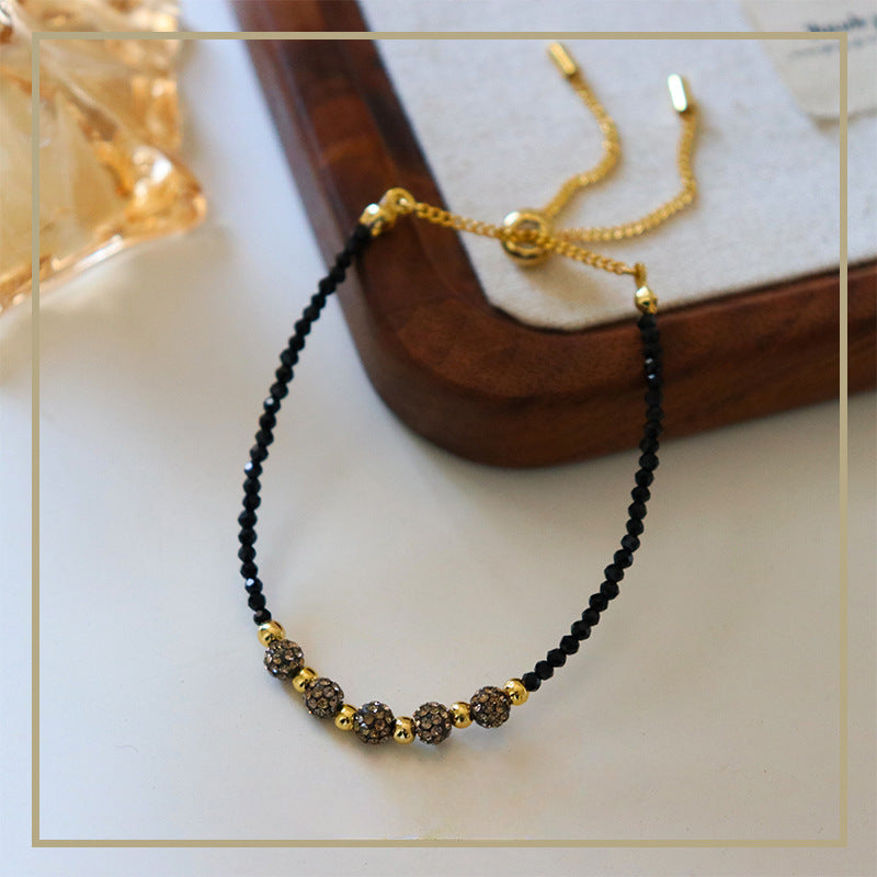 Pulsera de cuentas de gypsophila con incrustaciones de circonitas