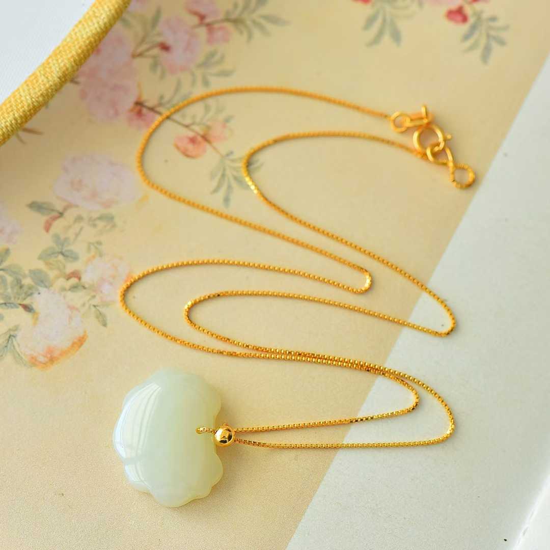 925 Silver-Inlaid Hetian Jade Pendant with "Ruyi Lock" Design, Plain Silver Style & Integrated Chain