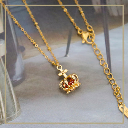 Collar clásico vintage con colgante de corona para mujer