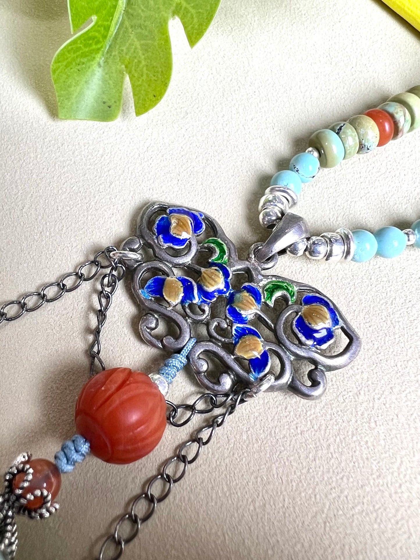 Collar de suéter con cuentas de barril turquesa de moda