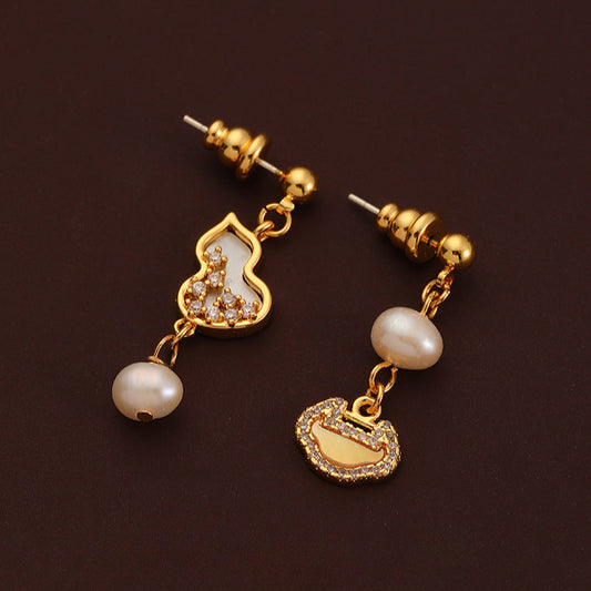 Pendientes de calabaza con circonitas y perlas de agua dulce de alta gama.