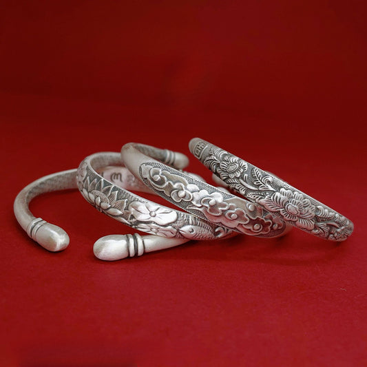 Pulsera de plata de ley con relieve floral étnico