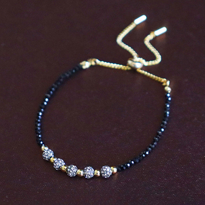 Pulsera de cuentas de gypsophila con incrustaciones de circonitas