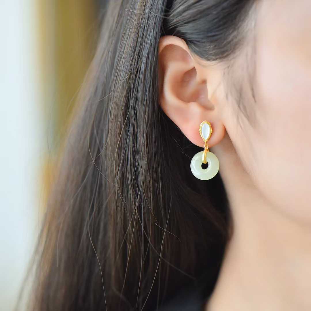 925 Silver Inlaid White Hetian Nephrite Peace Ring with Mother of Pearl Stud Earrings