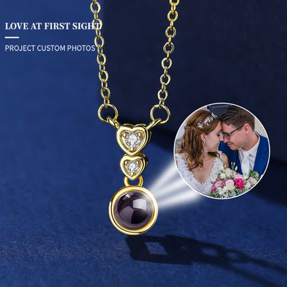 Collar con proyección de fotos y circonitas en forma de corazón 