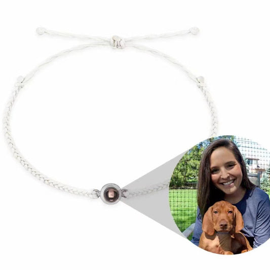 Pulsera tejida con proyección de lenguaje fotográfico 