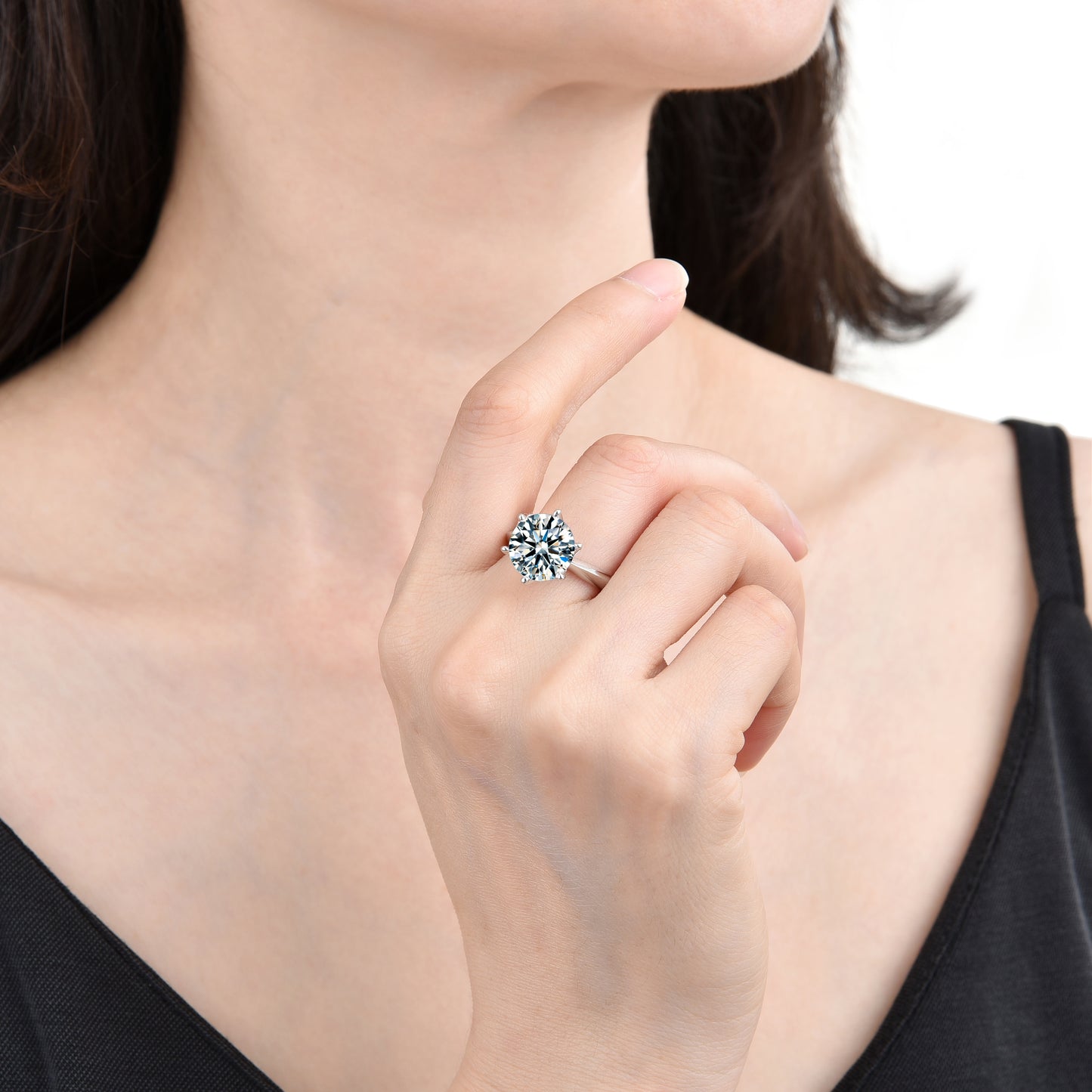 Anillo abierto de circonita de seis garras con diseño sencillo de alta gama