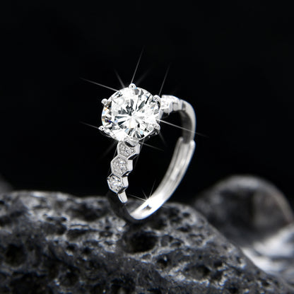 Anillo de circonita cúbica de grano único con diseño de colmena y diseño de moda