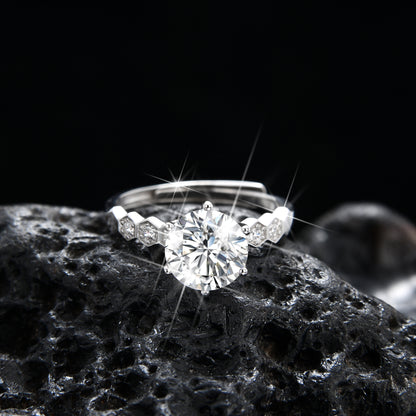 Anillo de circonita cúbica de grano único con diseño de colmena y diseño de moda