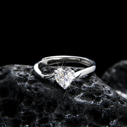 Elegante anillo abierto de circonita cúbica en forma de corazón