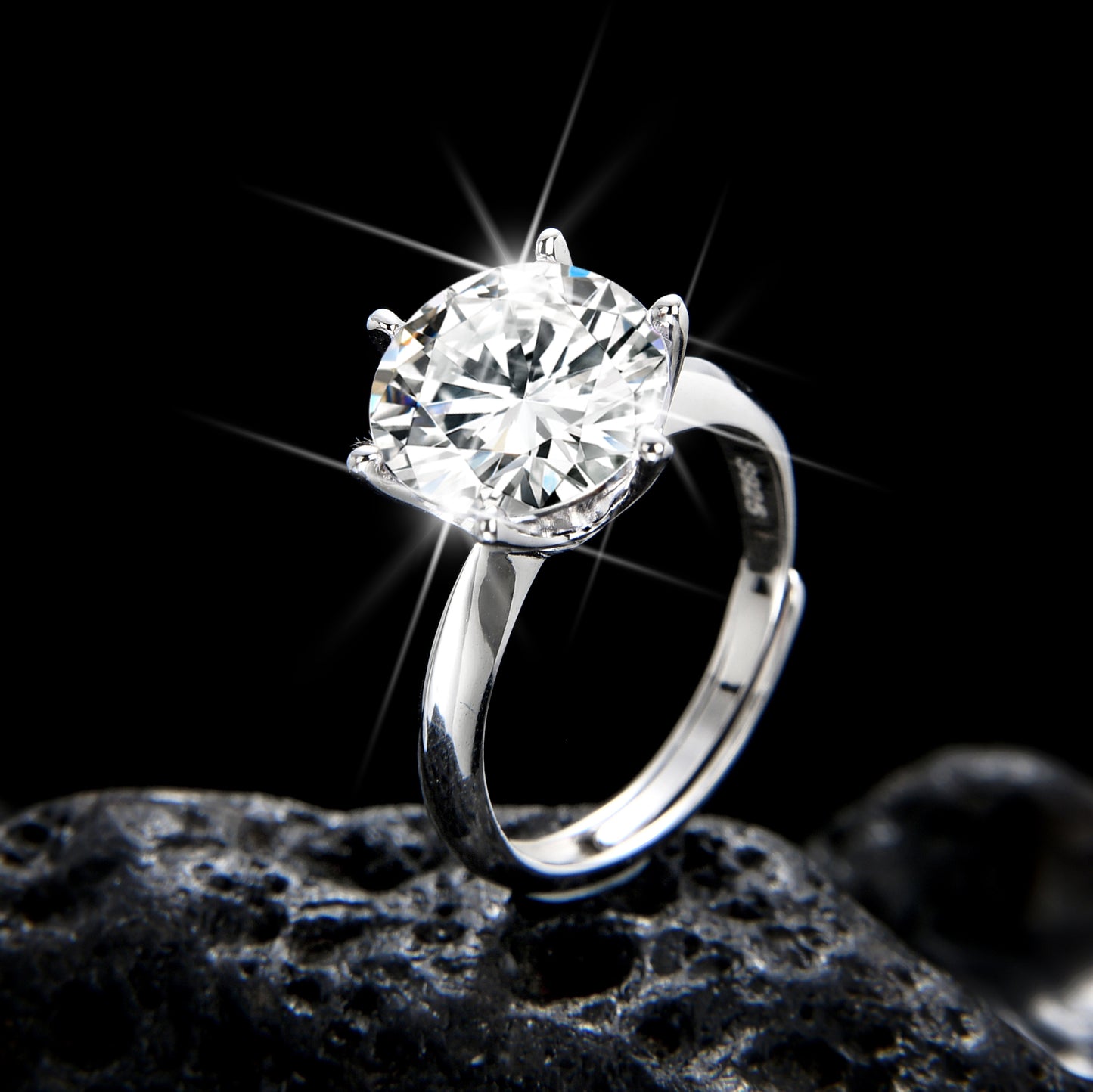 Anillo abierto de circonita de seis garras con diseño sencillo de alta gama