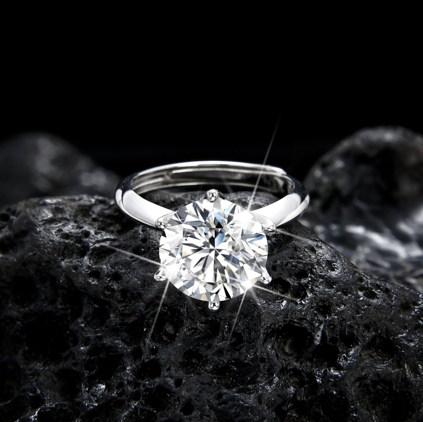 Anillo abierto de circonita de seis garras con diseño sencillo de alta gama