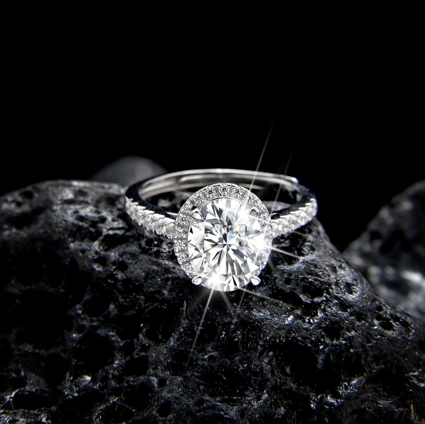 Anillo de circonita redonda de lujo