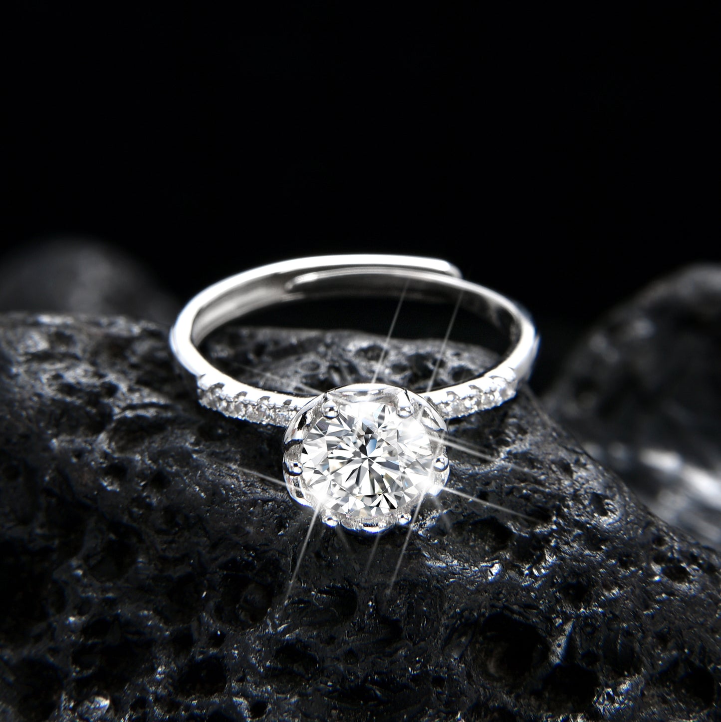 Anillo de circonita rosa de seis garras