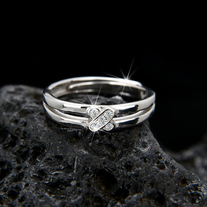 Anillo de nudo doble cruzado de diseño elegante